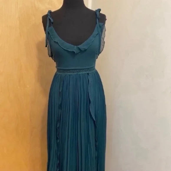 Lulus Never a Dull Moment Tie-Strap Pleated Midi Dress Emerald Green XSmall
